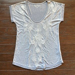 3/$12 ✨ Embroidered tee